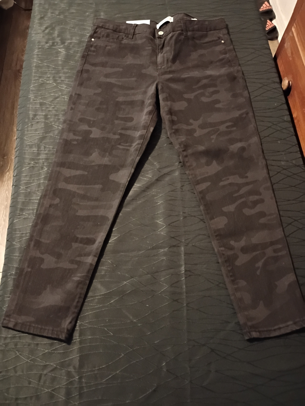 Slim Fit Camo Skinny Jeans - Women's Black